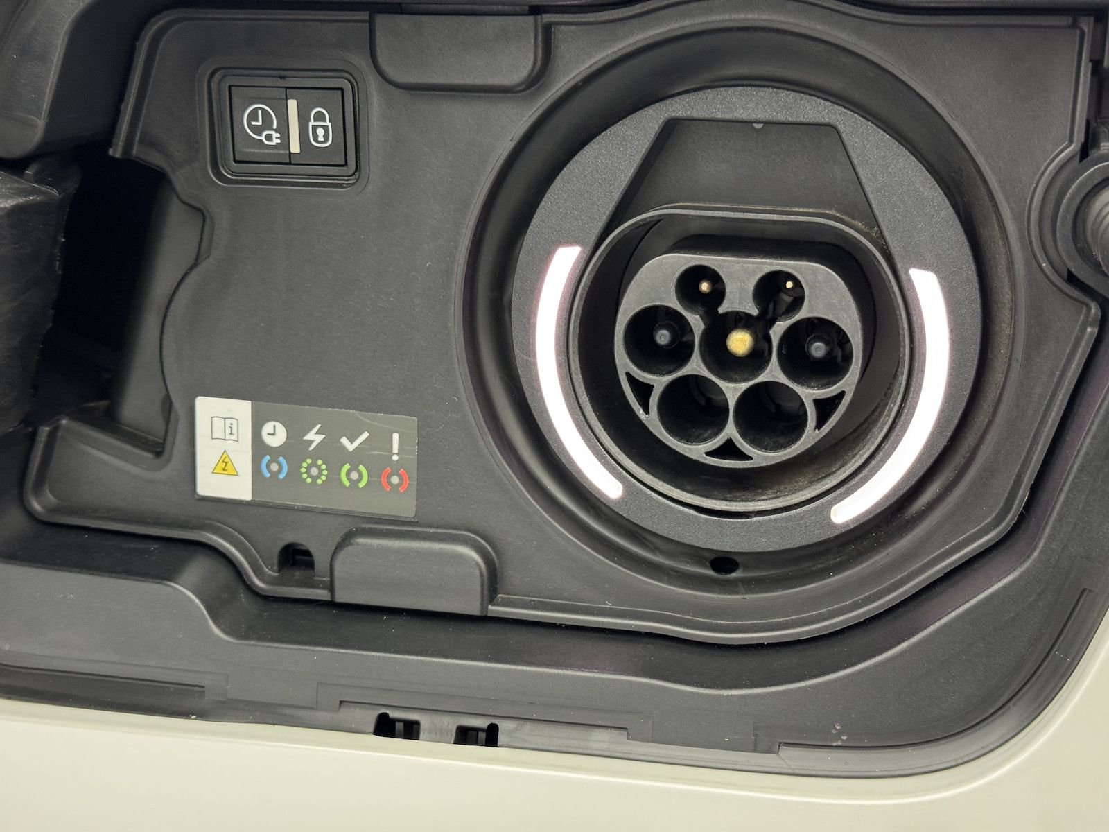 Peugeot 3008 1.6 225 Allure 1.Hand Plug-In Hybrid AHK