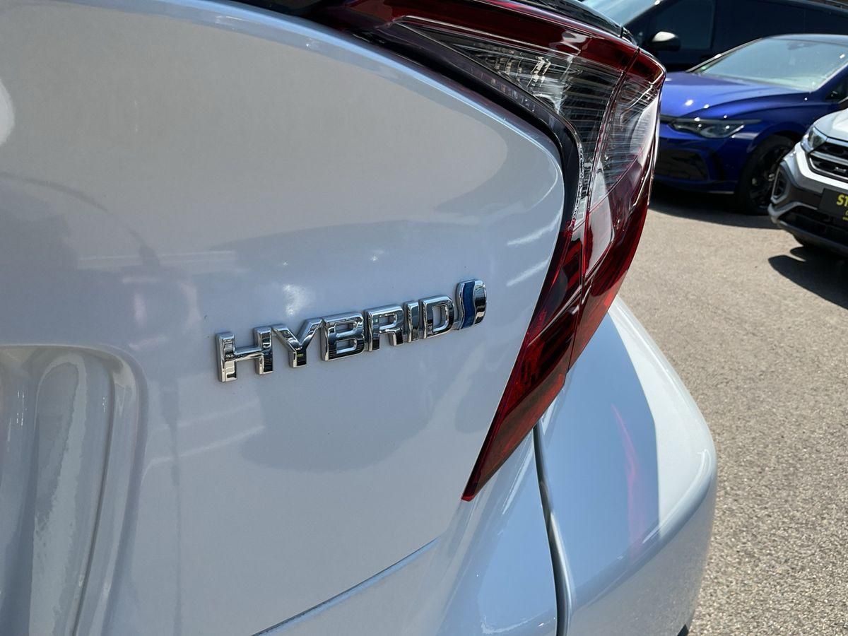 Toyota C-HR HYBRID - Samsaru's Car Outlet