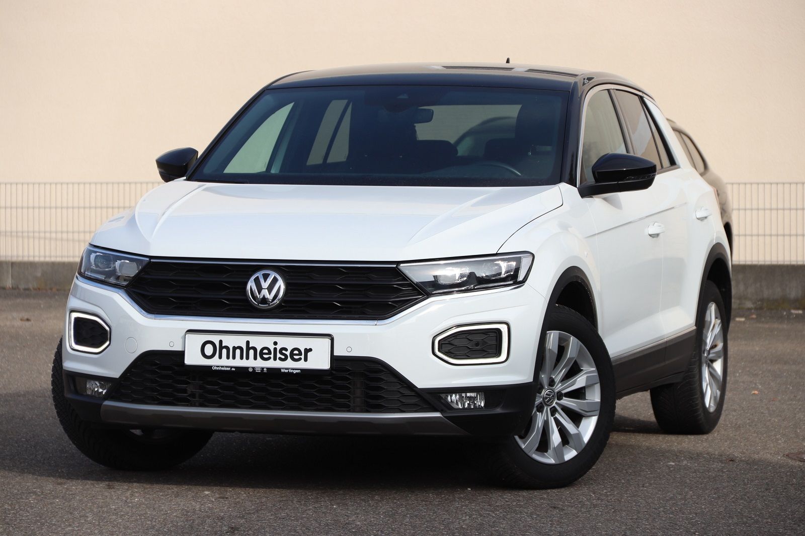Volkswagen T-Roc 1.5 TSI Sport - Samsaru's Car Outlet