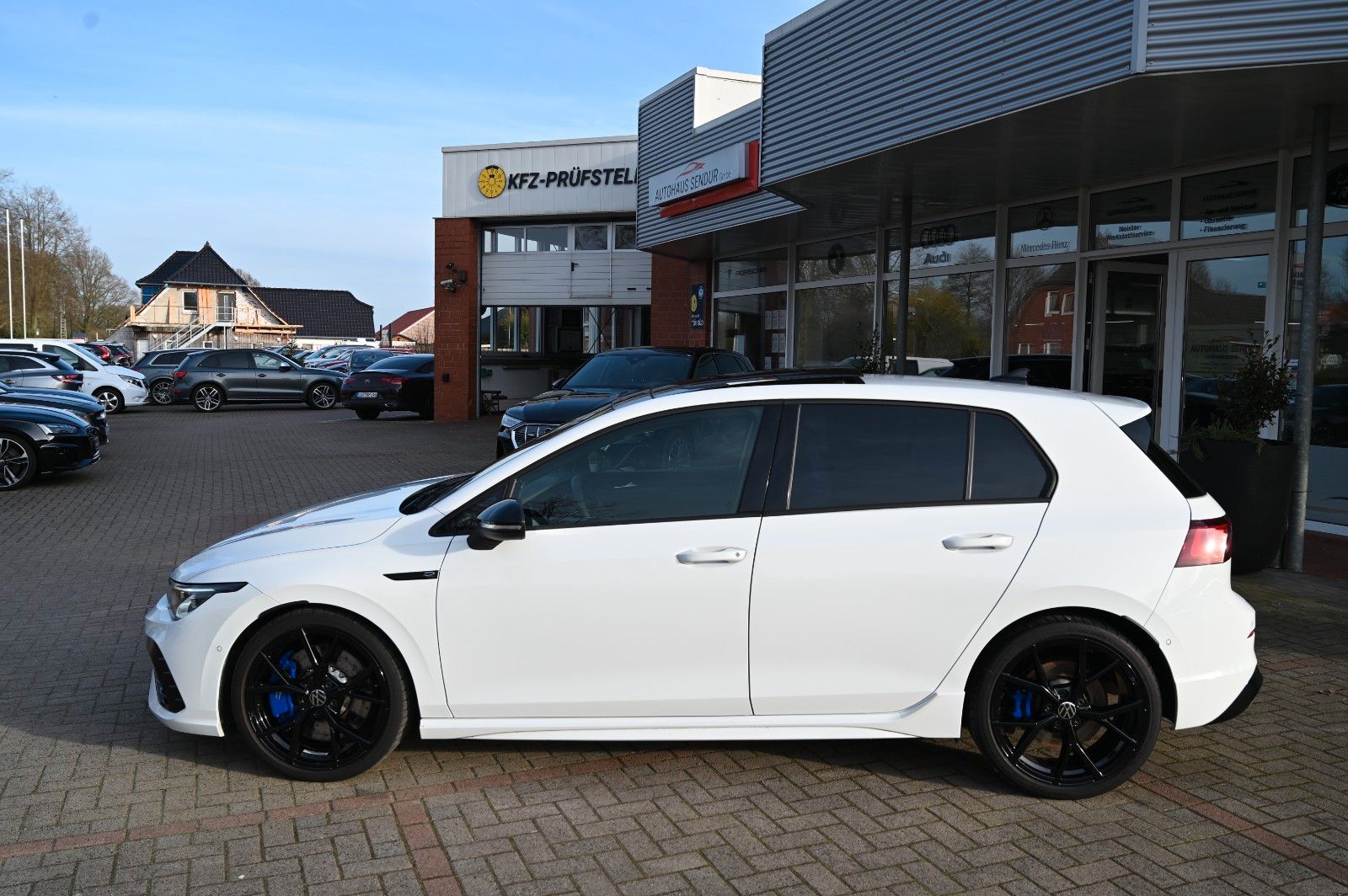Volkswagen Golf VIII Lim. R 4Motion/ ACC / PANO / R-SPORT