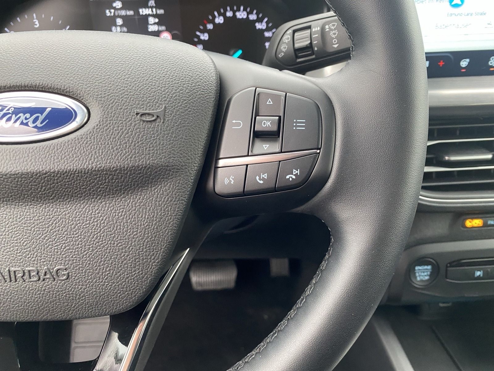 Ford Focus Turnier 1.5 EB Titanium Aut.*Navi*LED*RFK