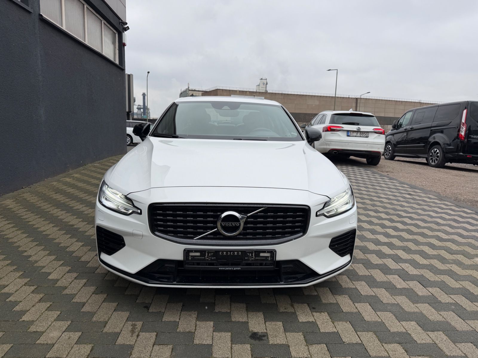 Volvo S60 Lim. R Design Plug-In Hybrid AWD Pano VOLL