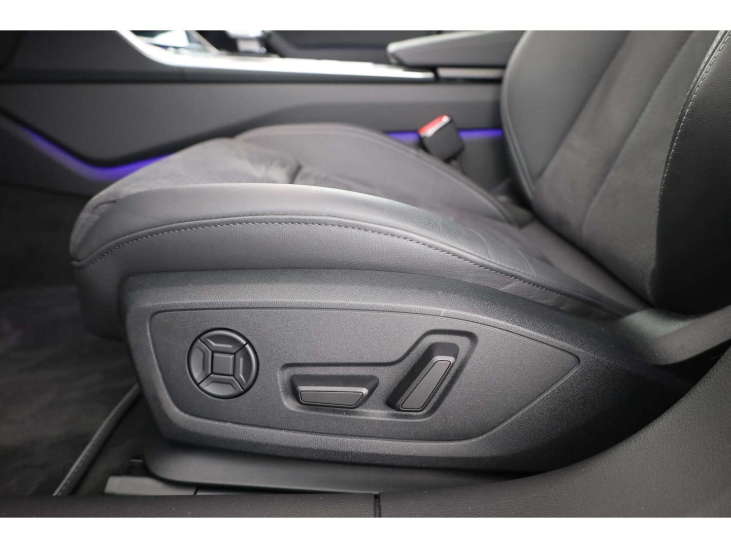 Audi A6 Avant 55 TFSI e quattro S line - Samsaru's Car Outlet