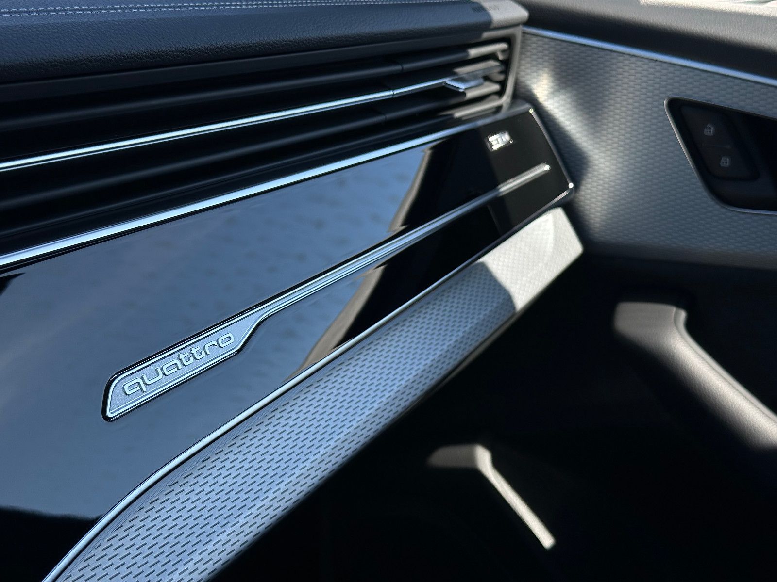 Audi Q8 50 TDI quat.tipt. S LINE+AHZV+AIR+STHZG+LASER
