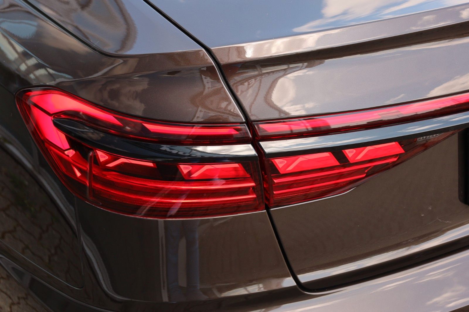 Audi A8 50 TDI Lang Exclusive - Samsaru's Car Outlet