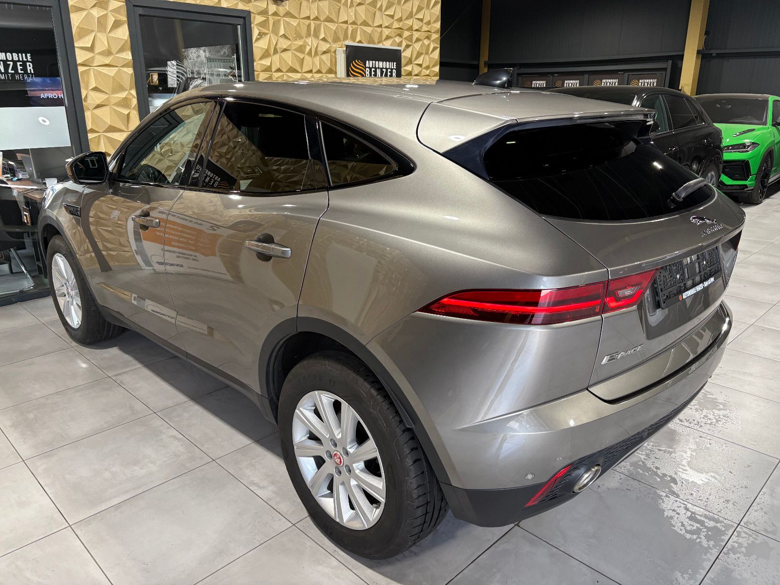 Jaguar E-PACE S/NAVI/KAMERA/APPLE/ACC/SHZ/KLIMA/TOTWINK