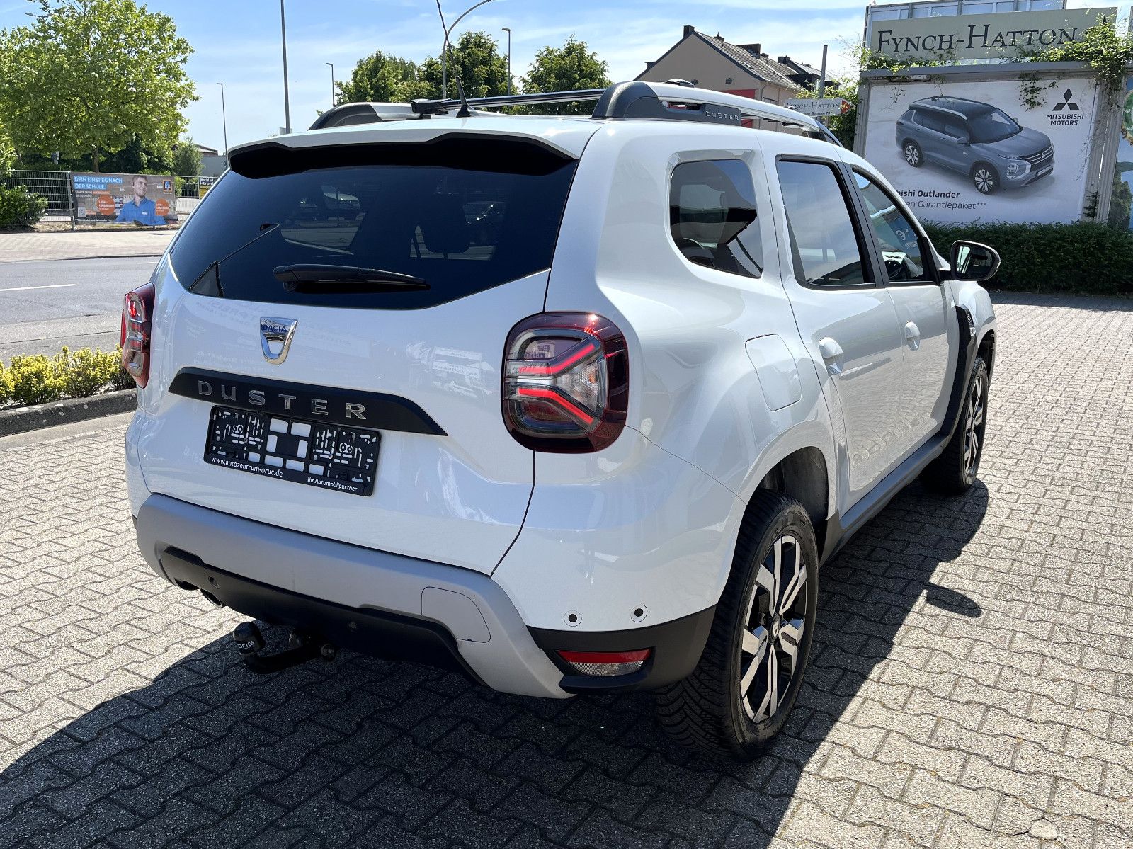 Dacia Duster TCe 100 Prestige - Samsaru's Car Outlet