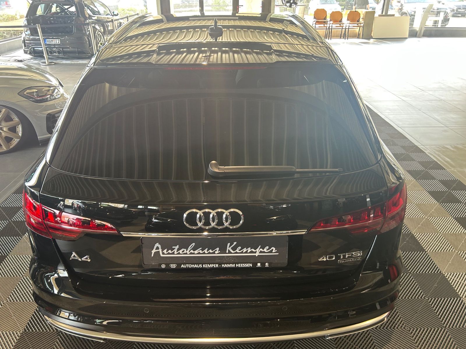 Audi A4 Avant 40 TFSI quattro advanced - Samsaru's Car Outlet
