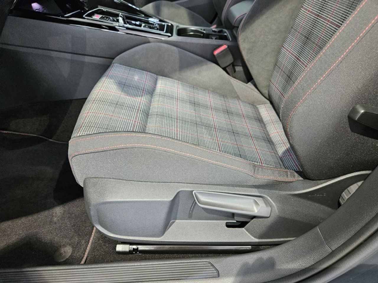 Volkswagen Golf 2.0 TSI GTI DSG BlackStyle - Samsaru's Car Outlet