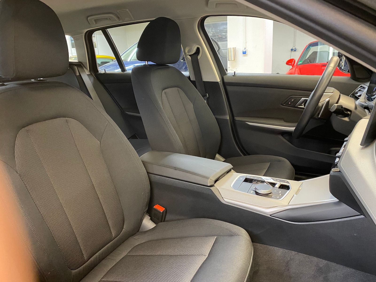 BMW 330e Touring - Samsaru's Car Outlet