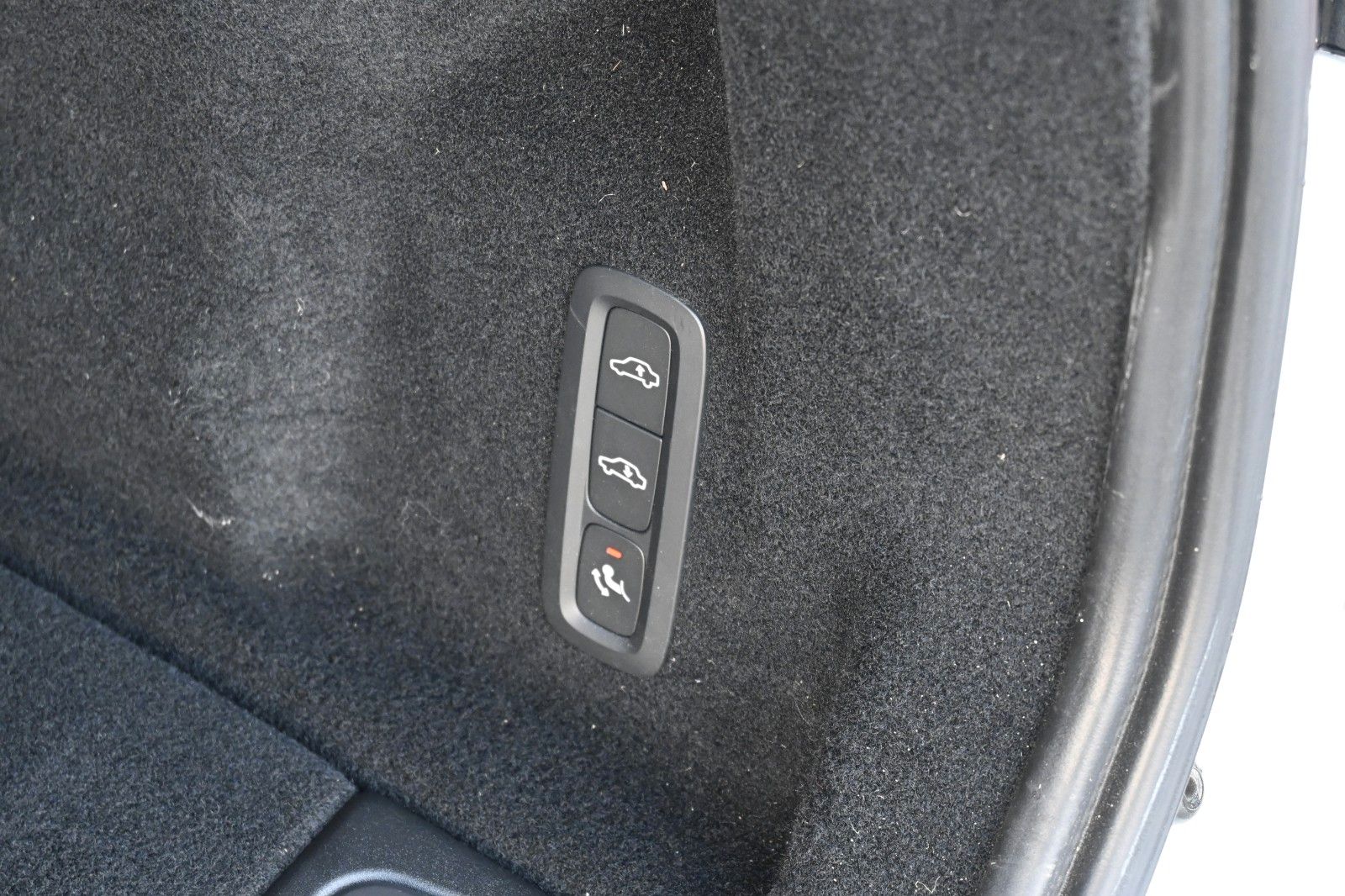 Volvo XC60 B5D AWD R-Design*LUFT*360*H&K*STHZ*HUD*QI