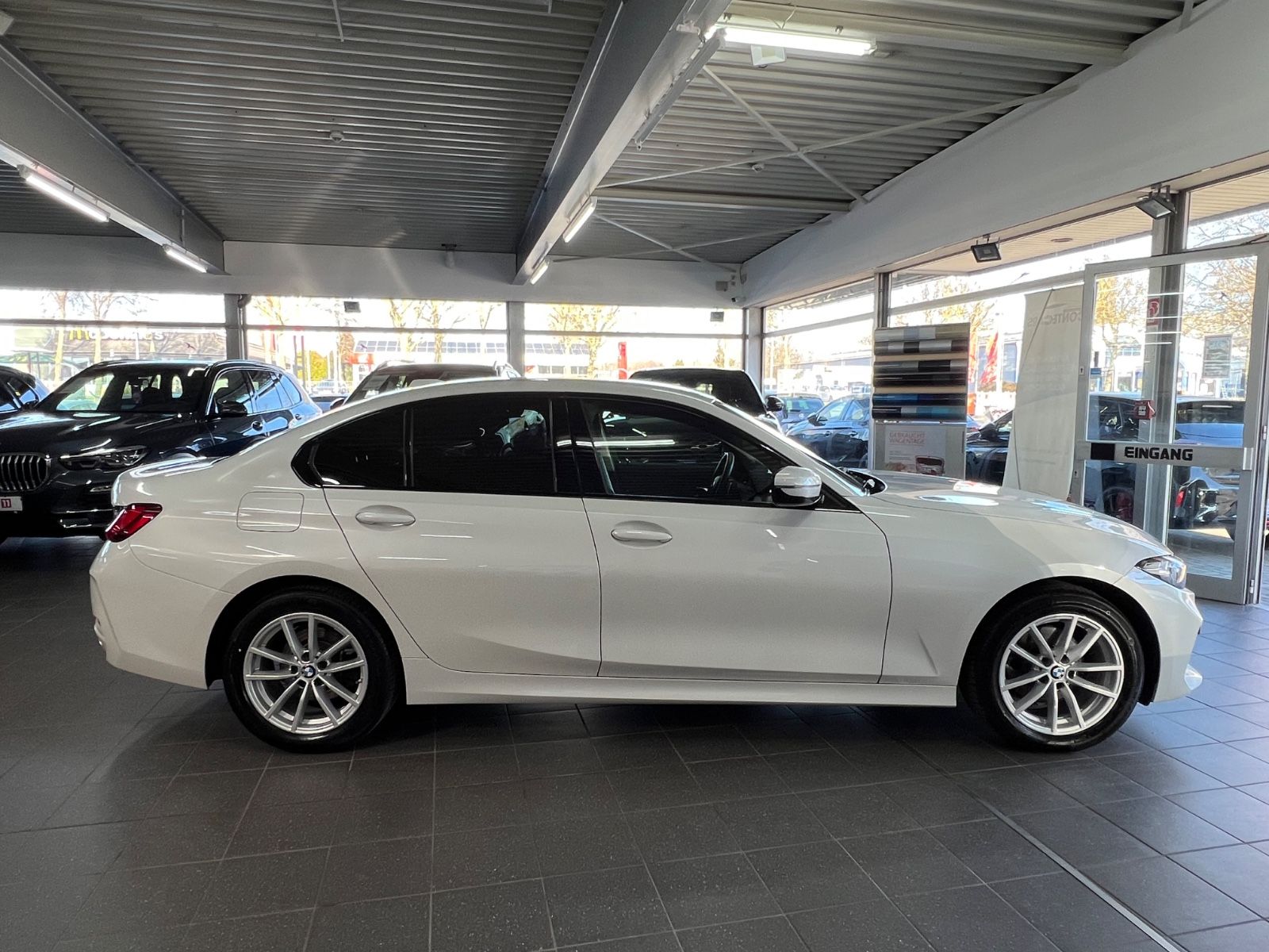 BMW 320 d xDrive Limousine Driving Assist+LED+CURVED