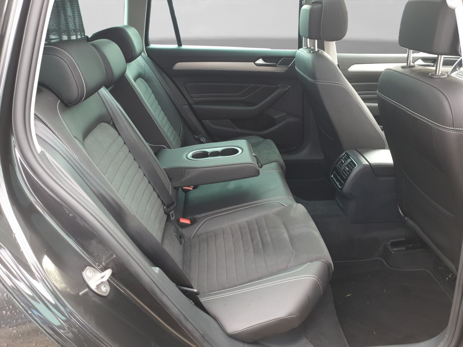 Volkswagen Passat Variant 2.0 TDI DSG 4M ELEGANCE PANO AHK