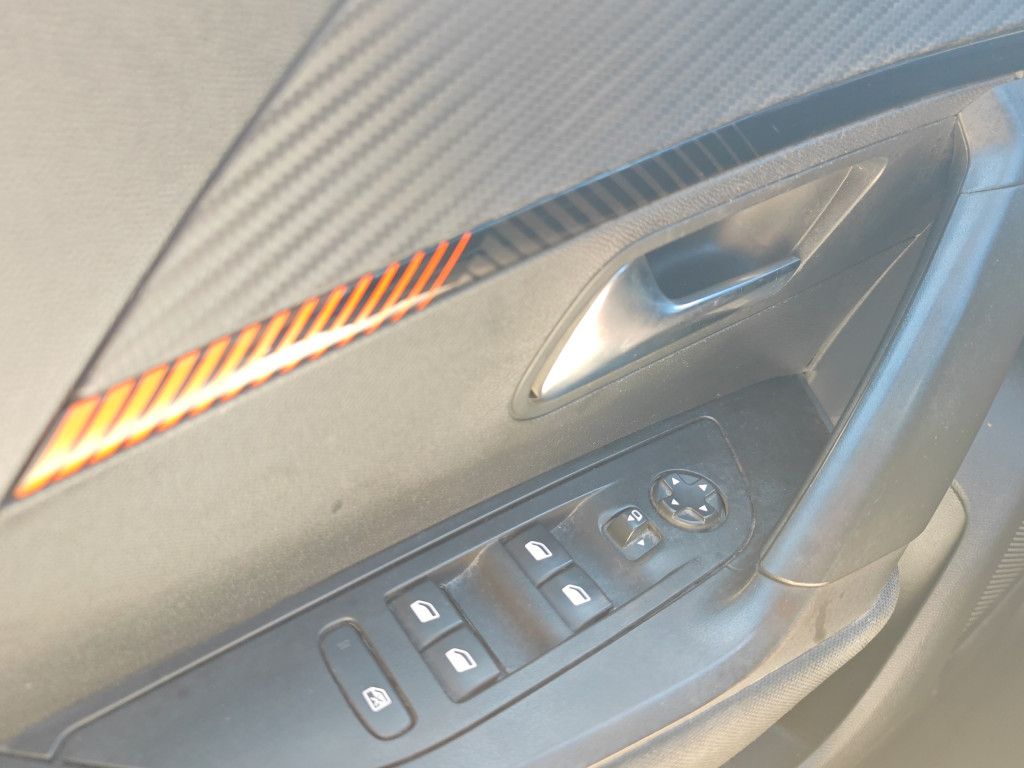 Peugeot 2008 e-2008 ELEKTRO - Samsaru's Car Outlet