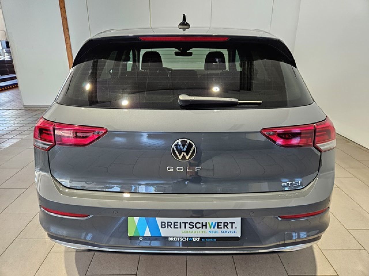 Volkswagen Golf 1.5 eTSI Move DSG - Samsaru's Car Outlet