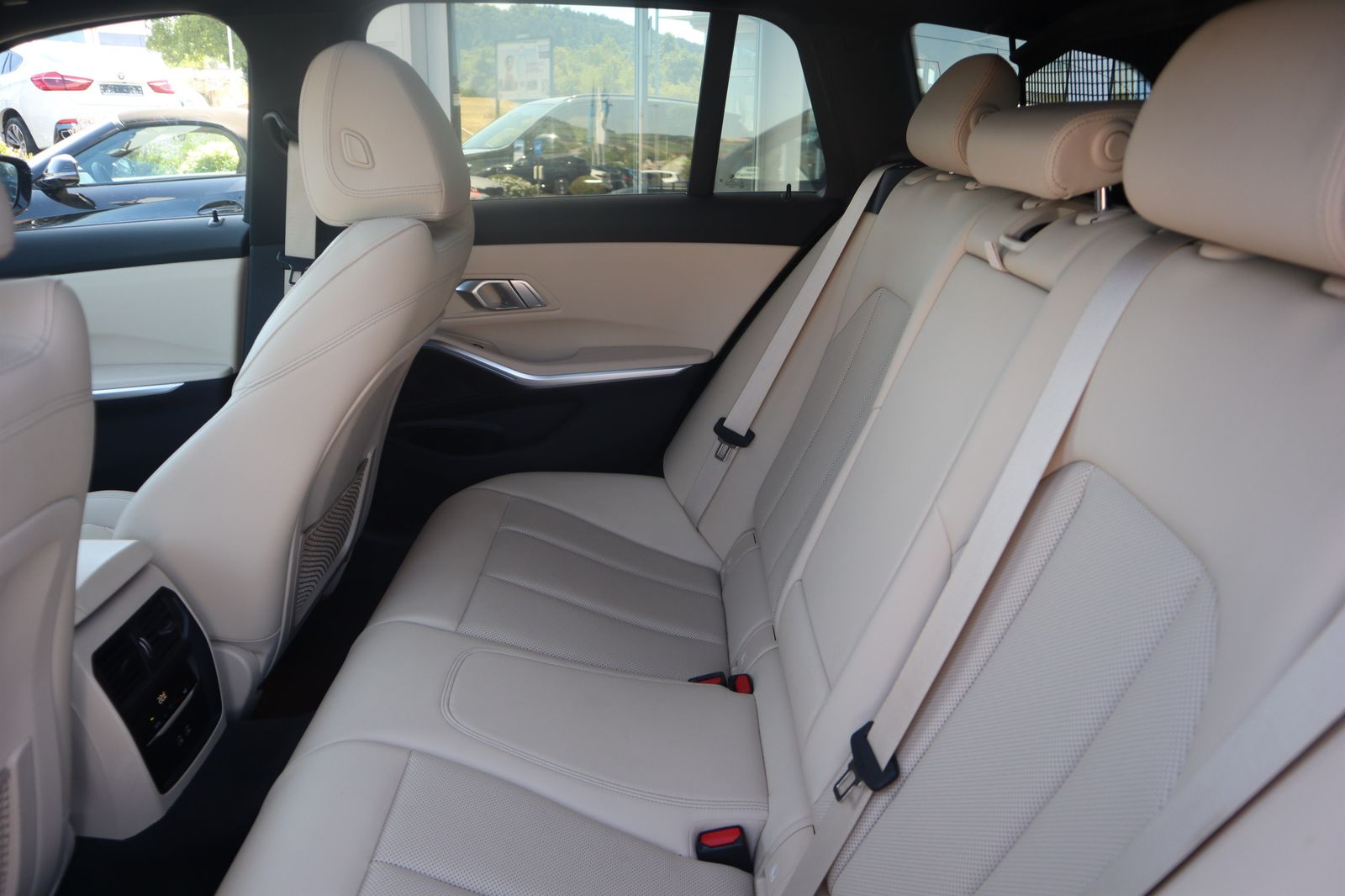 BMW 330e xDrive Touring M Sport - Samsaru's Car Outlet