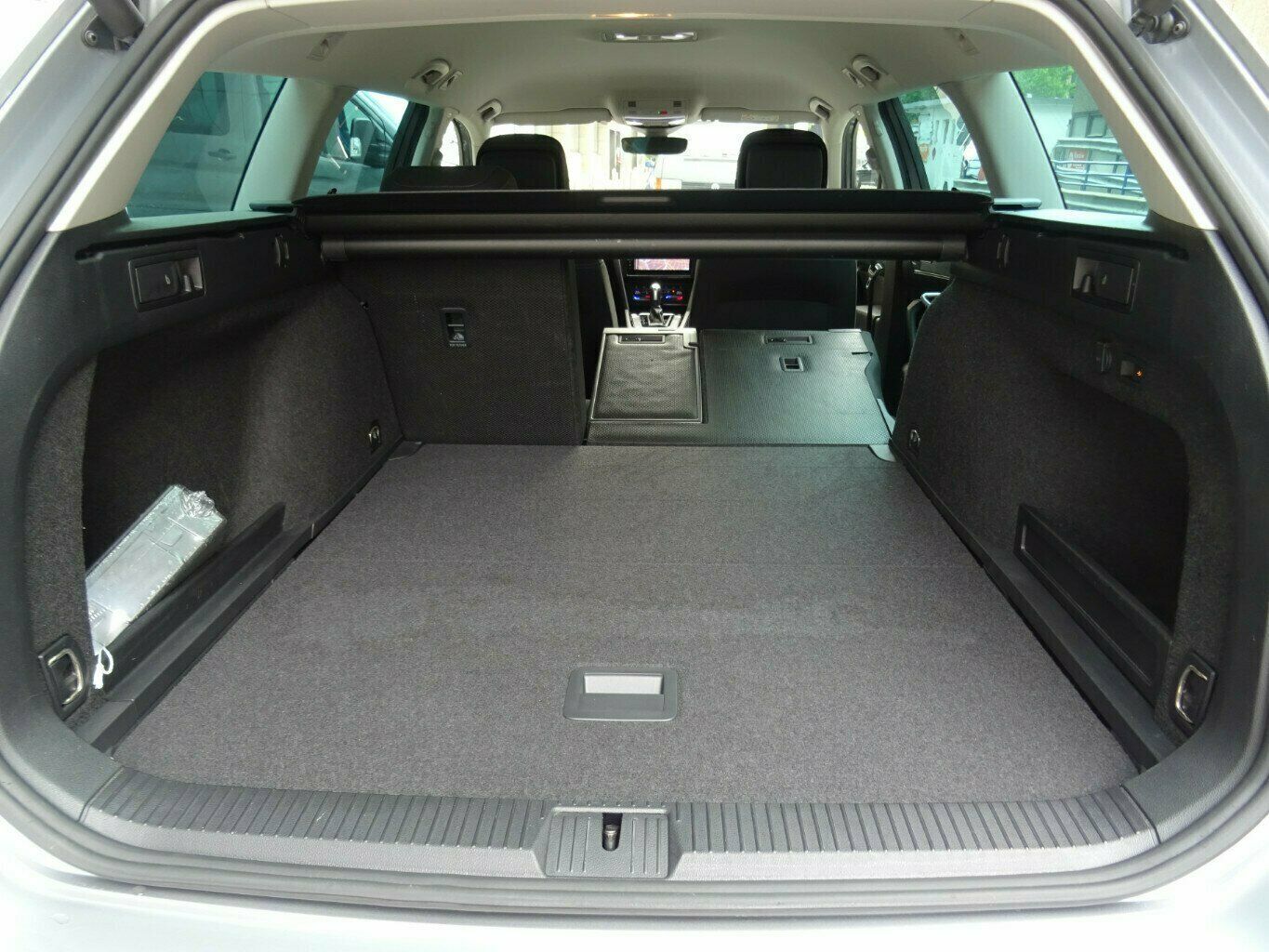 Volkswagen Passat Variant 2.0 TDI Autom - Samsaru's Car Outlet