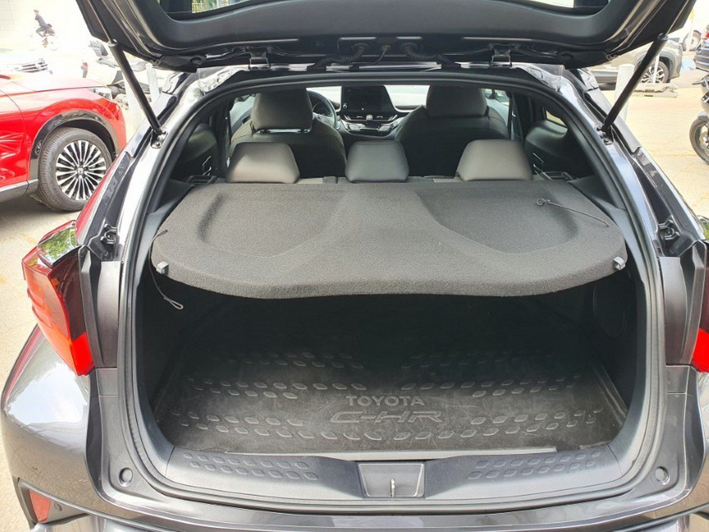 Toyota C-HR 2.0 Hybrid Lounge - Samsaru's Car Outlet
