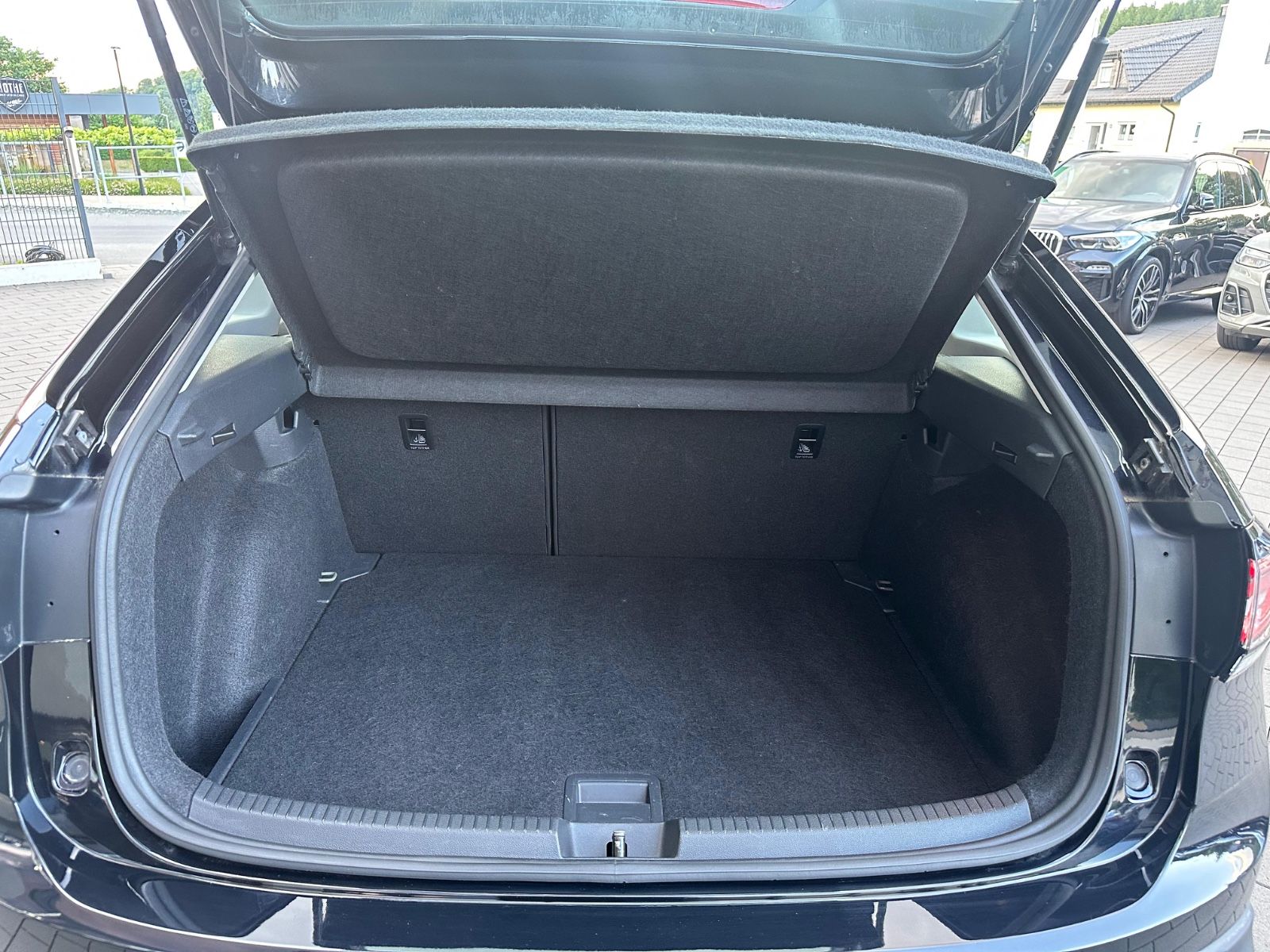 Volkswagen Taigo 1.0 TSI Life DSG - Samsaru's Car Outlet