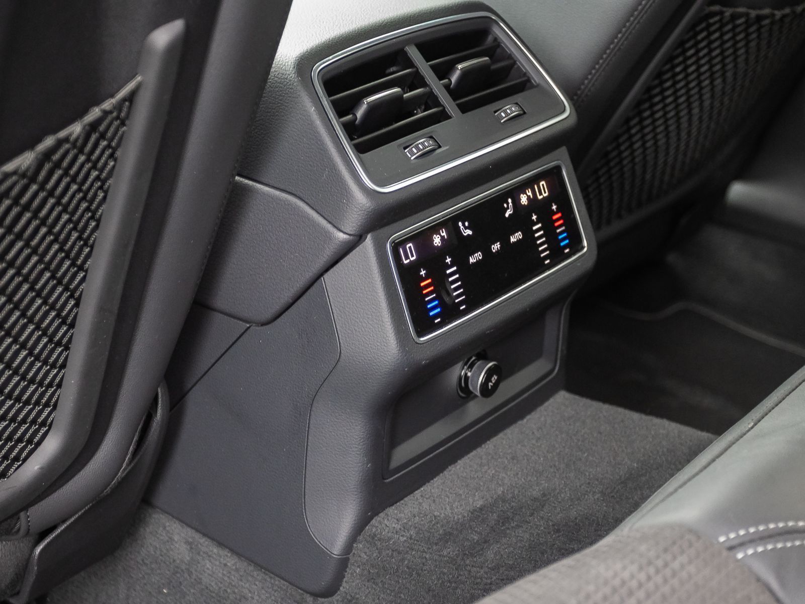 Audi A6 Avant S line 55TFSIe qu Navi Matrix HuD Stand