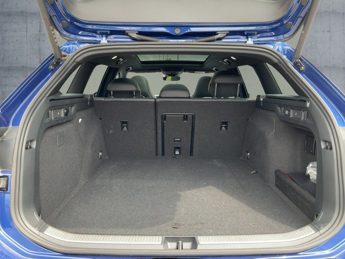 Volkswagen Passat Variant 1.5 eHYBRID R-LINE 5JG+AHK+PANO