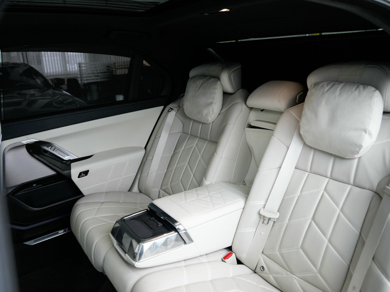 BMW 740d xDrive M SPORT PRO Sky-Lou. Autotür. FOND