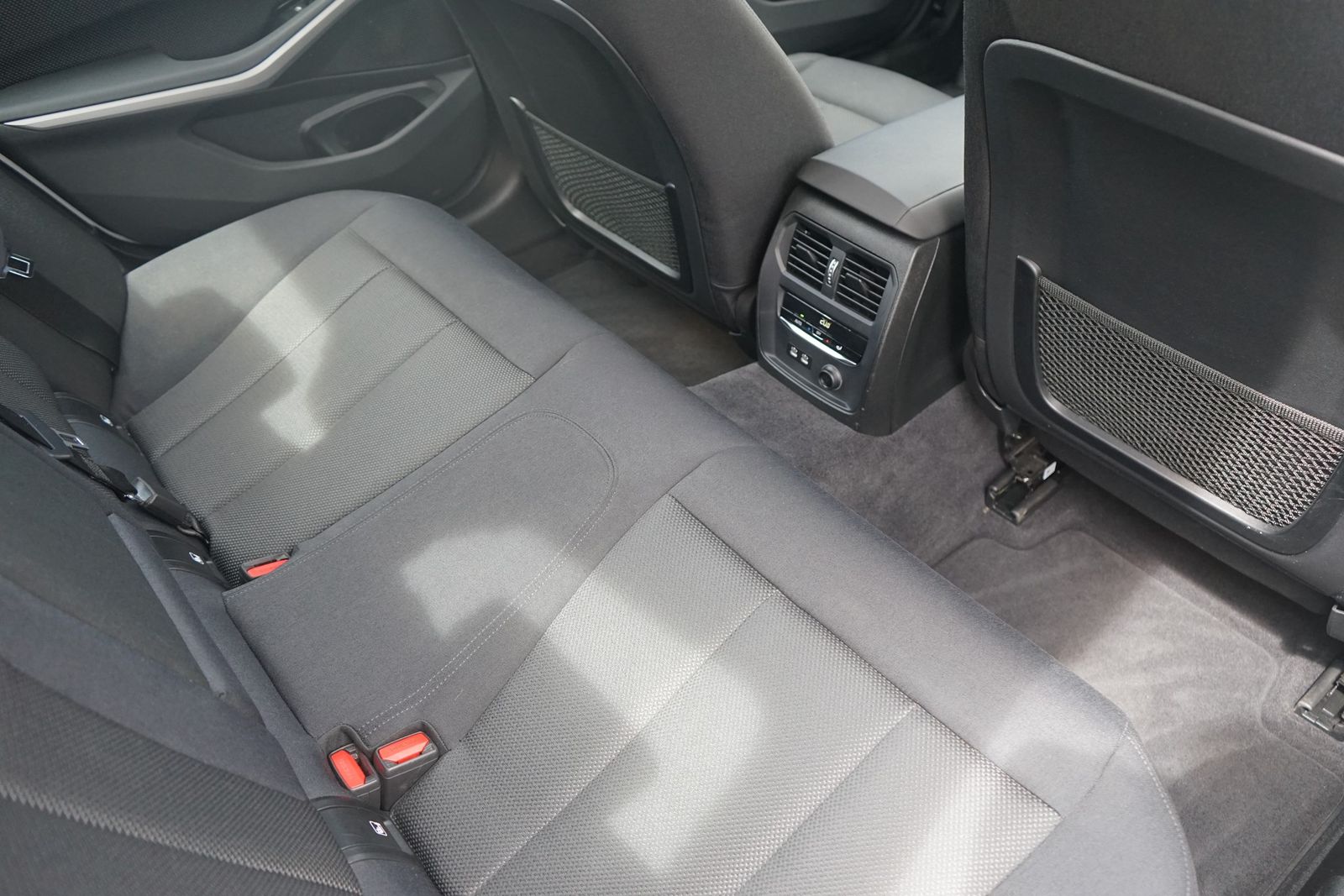 BMW 320i Advantage - Samsaru's Car Outlet