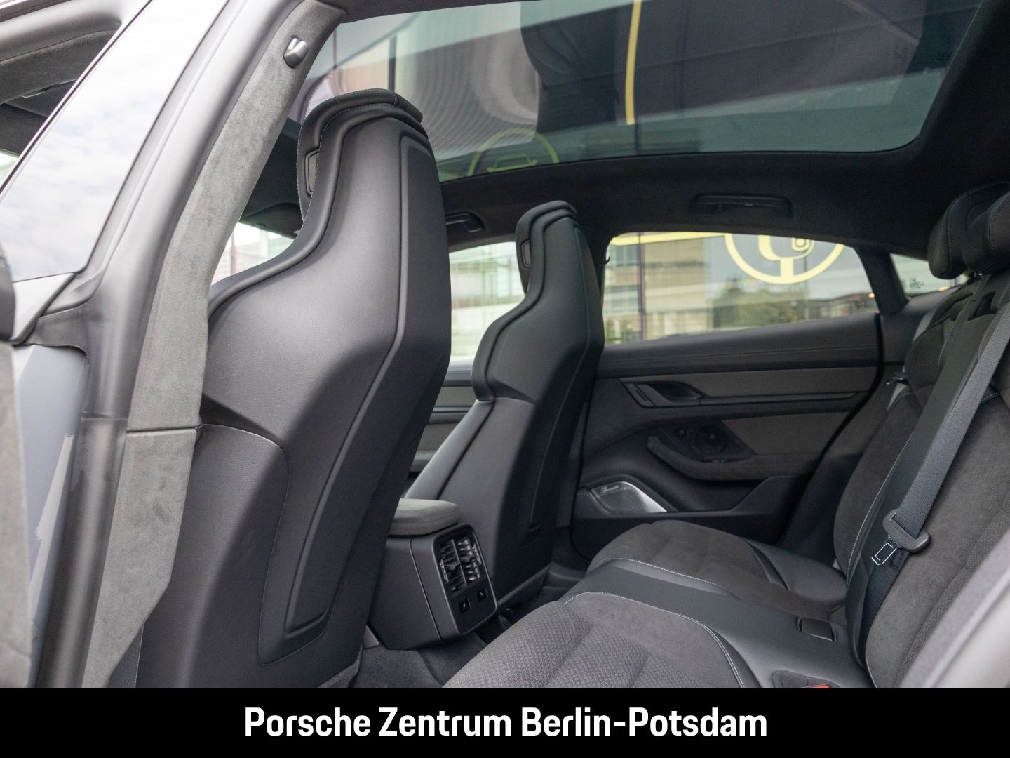 Porsche Taycan GTS Burmester HA-Lenkung Active-Ride