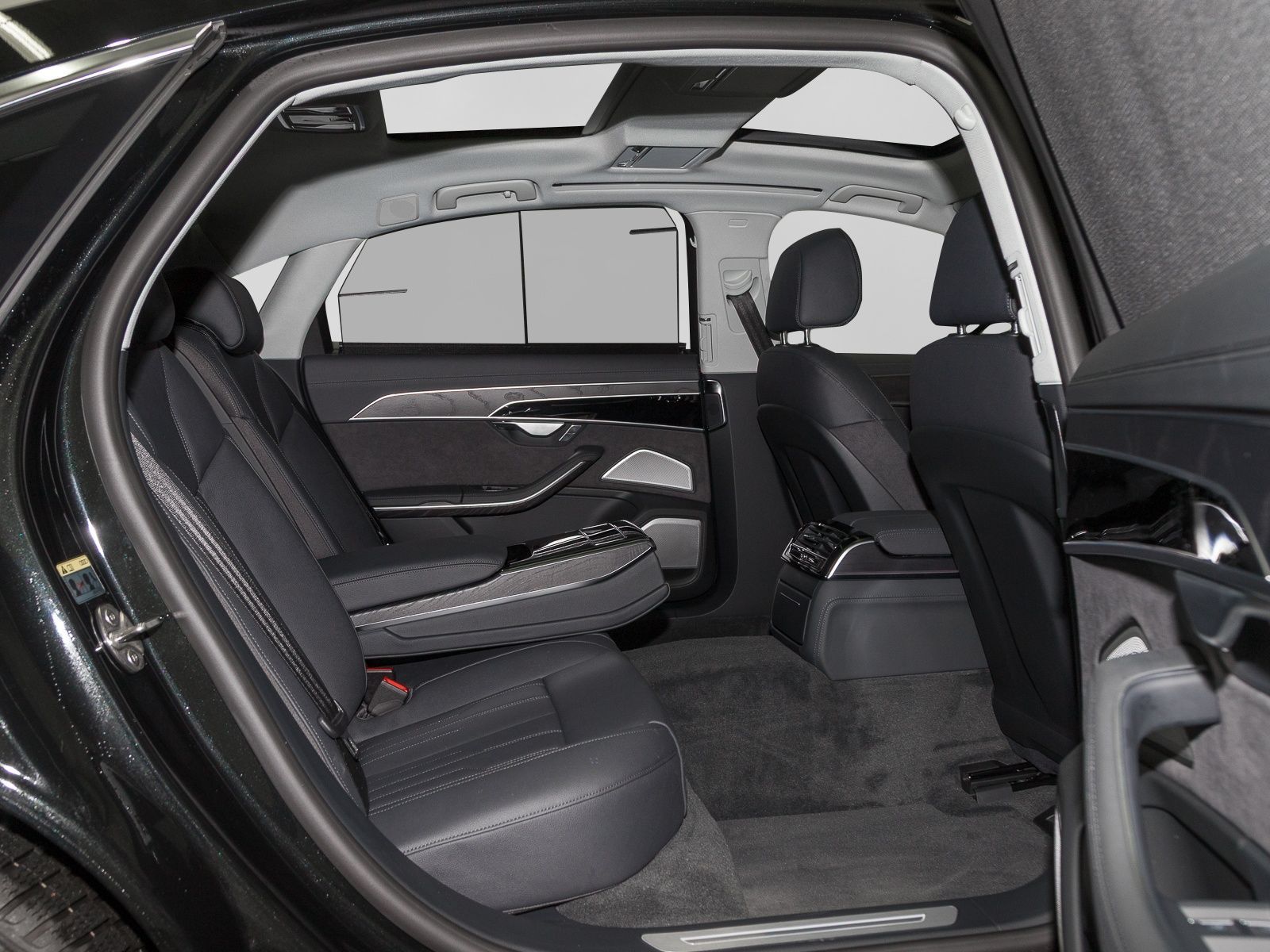 Audi A8 Lang 60 TFSIe Q - Samsaru's Car Outlet