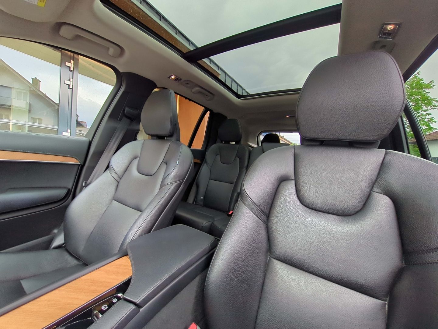 Volvo XC90 Plus Bright Recharge Plug-In Hybrid AWD T8