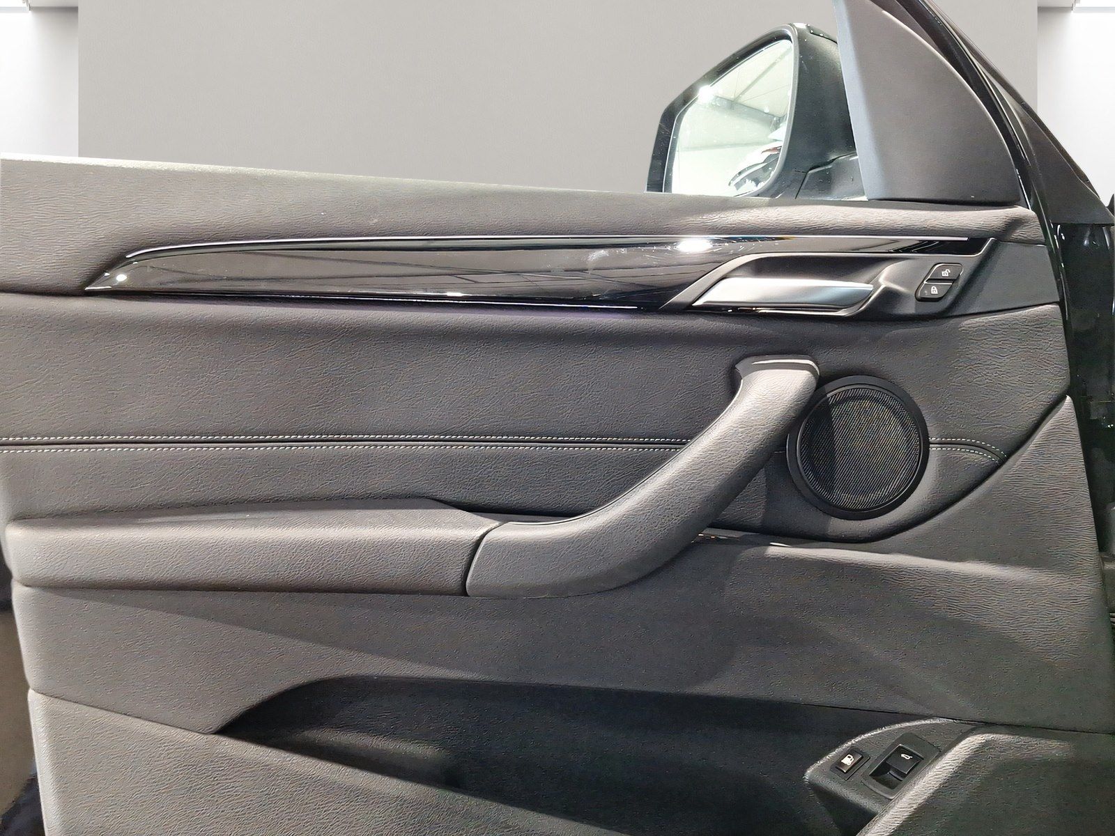 BMW X1 xDrive25e Sport Line - Samsaru's Car Outlet
