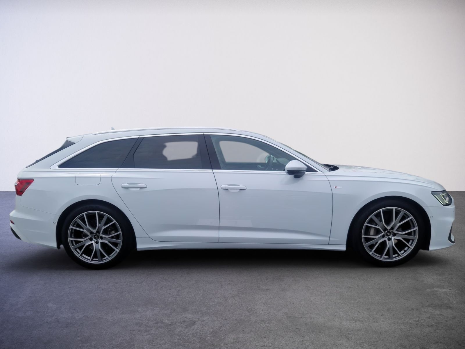 Audi A6 Avant 45 TFSI quattro S line - Samsaru's Car Outlet