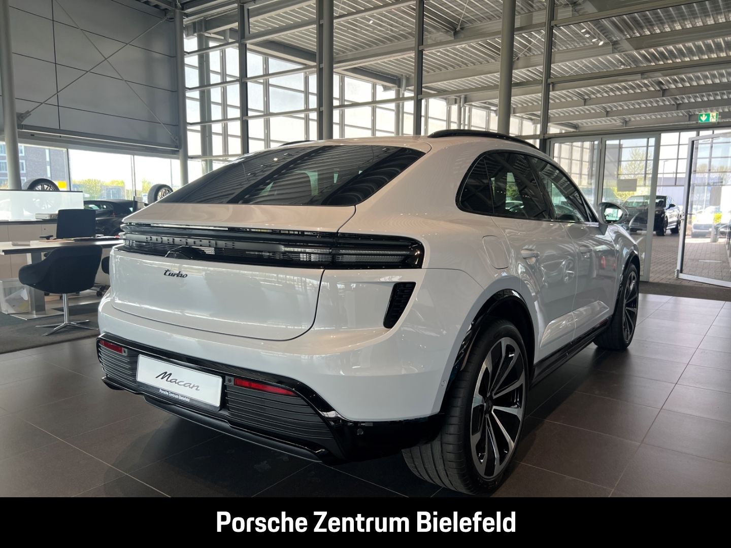 Porsche Macan Turbo Burmester Luftfederung Panoramadach