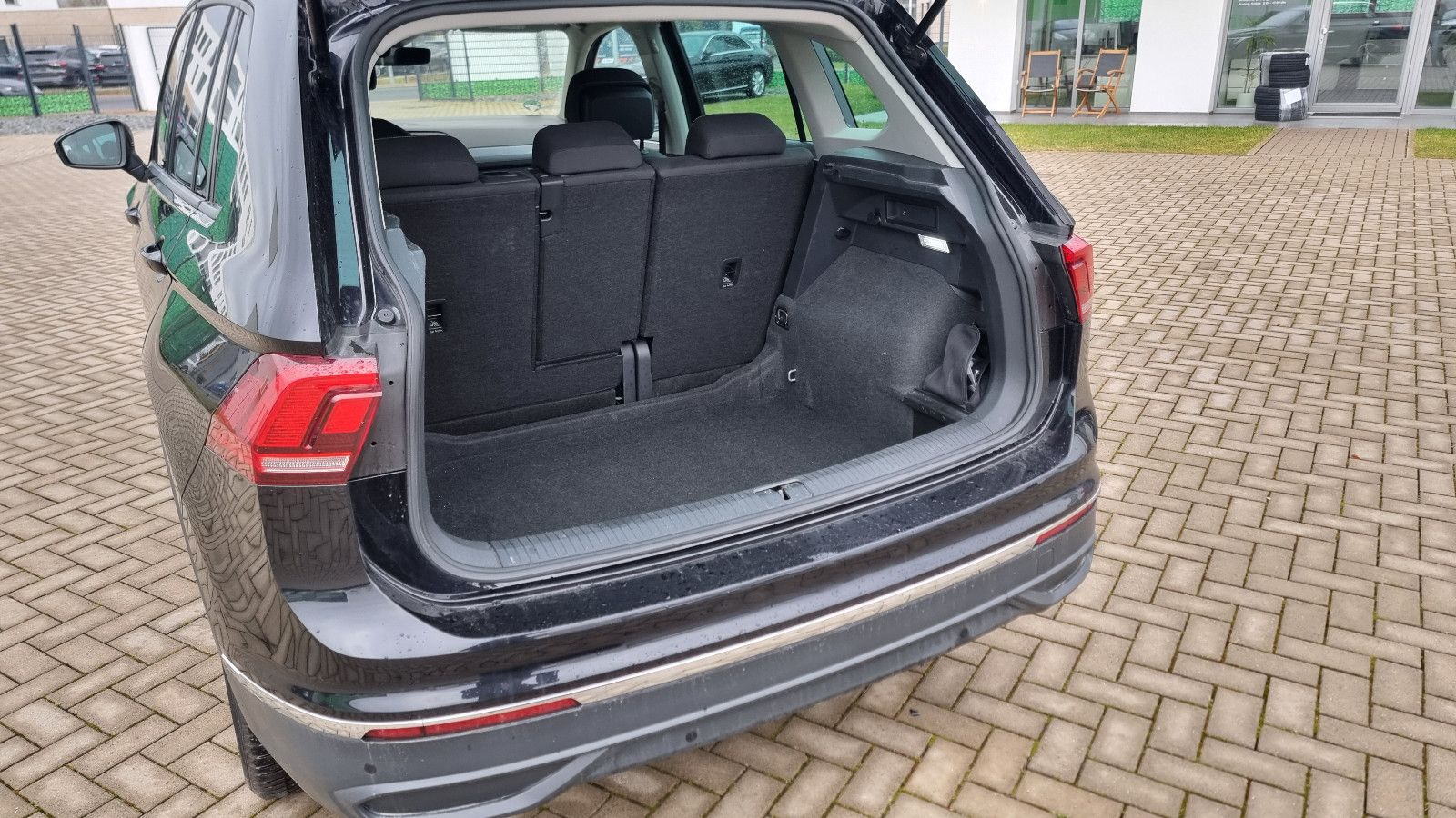Volkswagen Tiguan Acti - Samsaru's Car Outlet