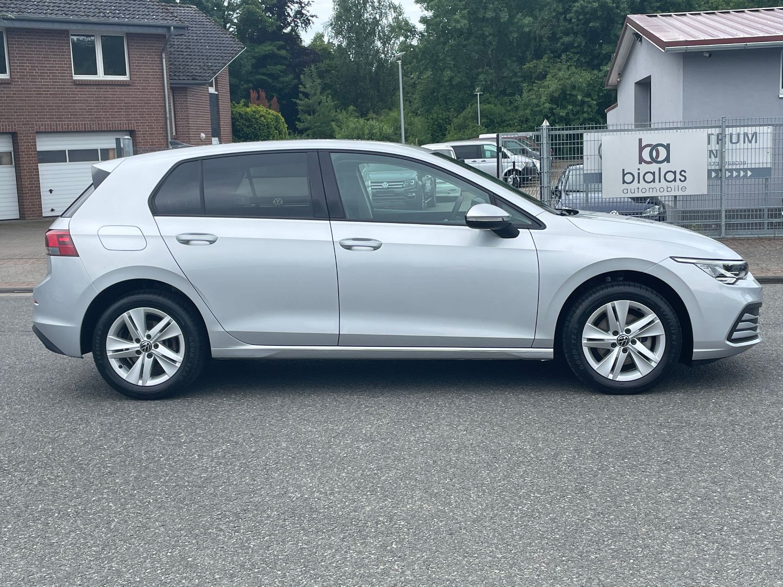 Volkswagen Golf VIII 1.5 TSI Lim. Life - Samsaru's Car Outlet