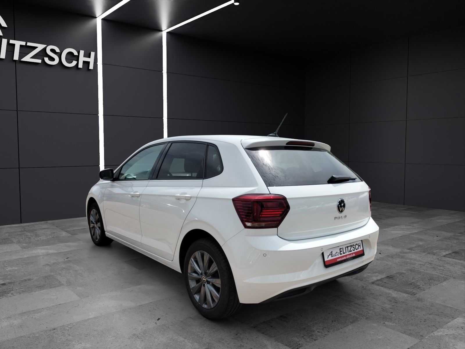 Volkswagen Polo VI Highline TSI DSG - Samsaru's Car Outlet