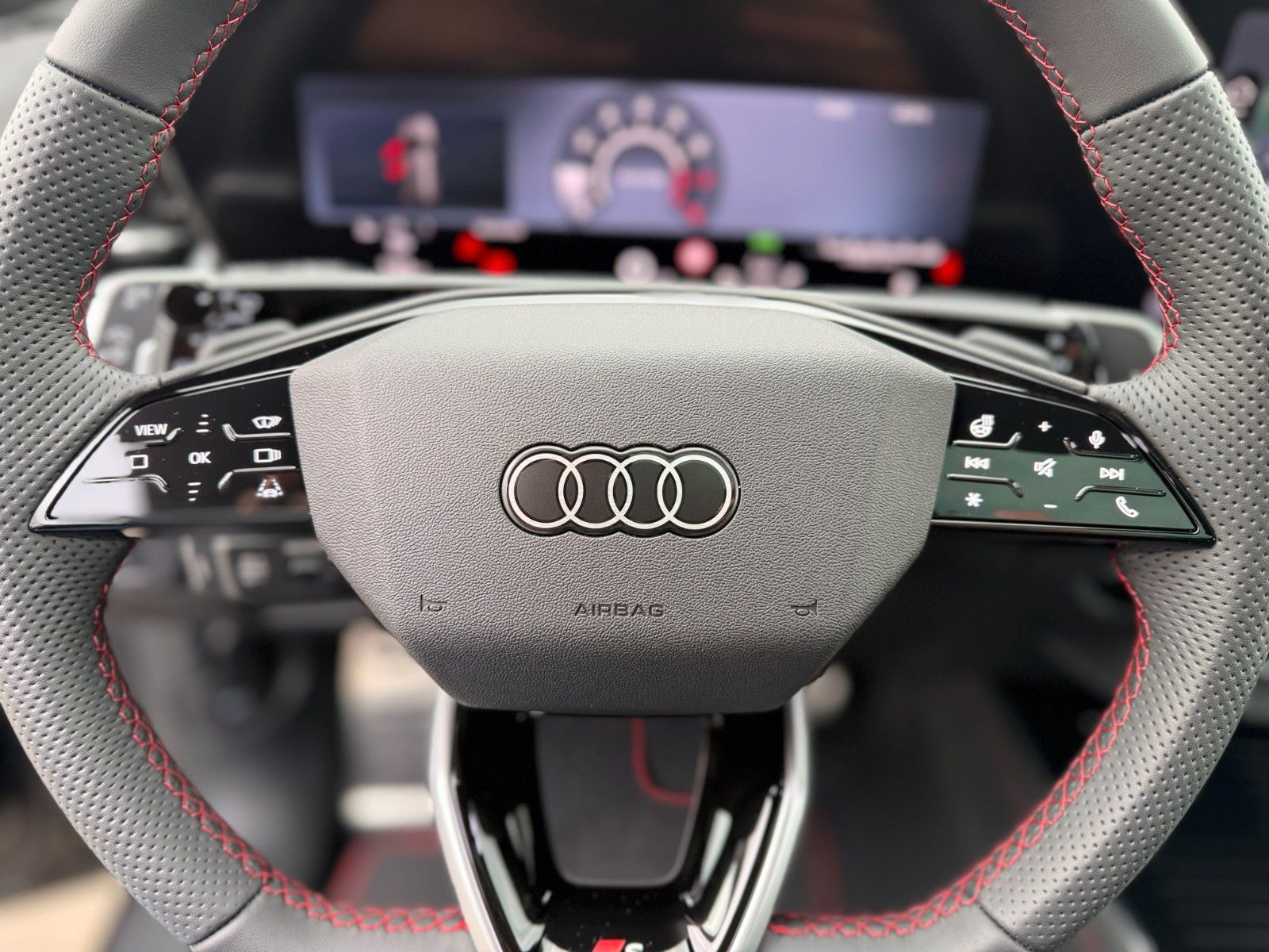 Audi Q3 TFSI S-line S tronic+AHK+PANO+SONOS+