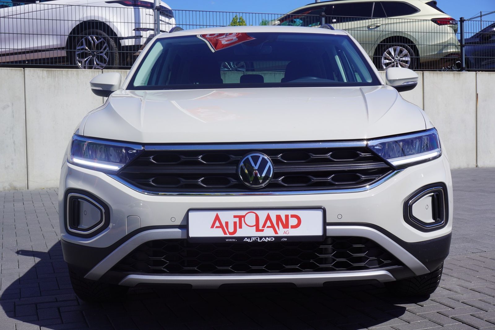 Volkswagen T-Roc 1.5 TSI DSG - Samsaru's Car Outlet