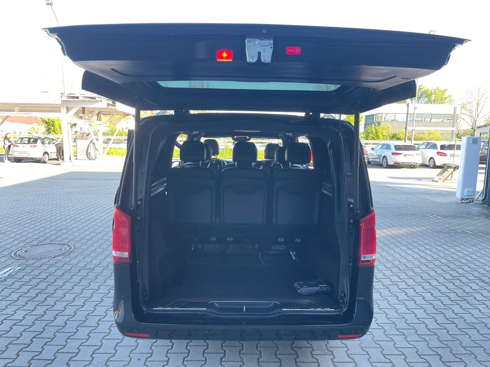 Mercedes-Benz V 250d AVANTGARDE - Samsaru's Car Outlet