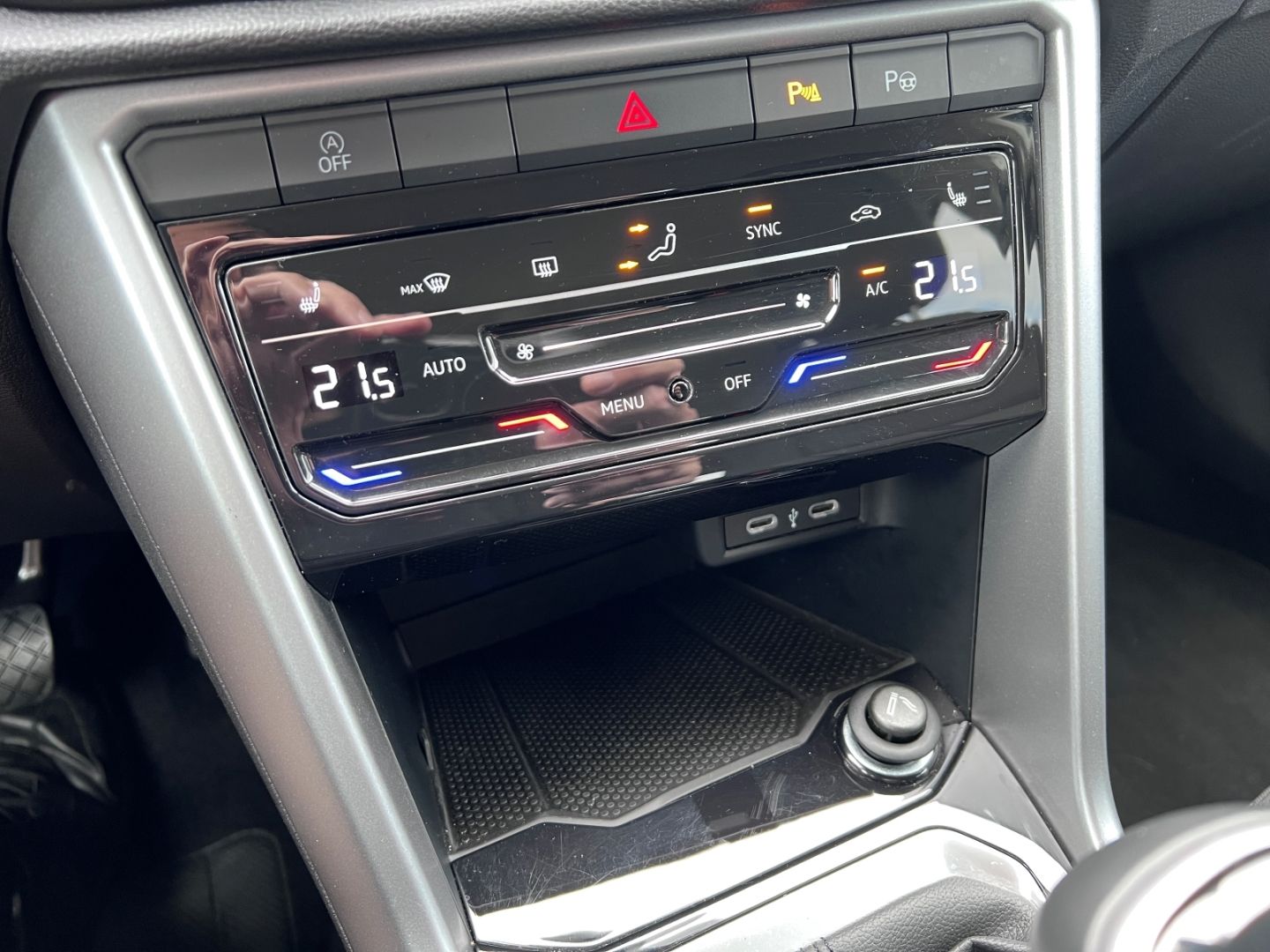 Volkswagen T-Roc 1.0TSI Life - Samsaru's Car Outlet