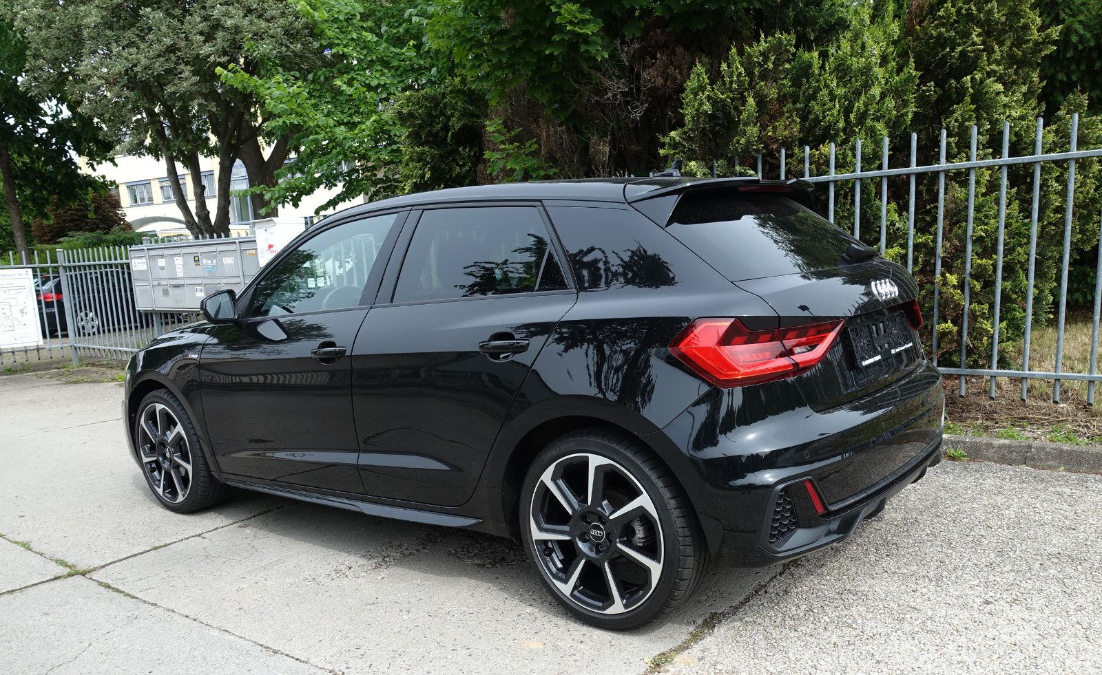Audi A1 30 TFSI S line Sportback - Samsaru's Car Outlet