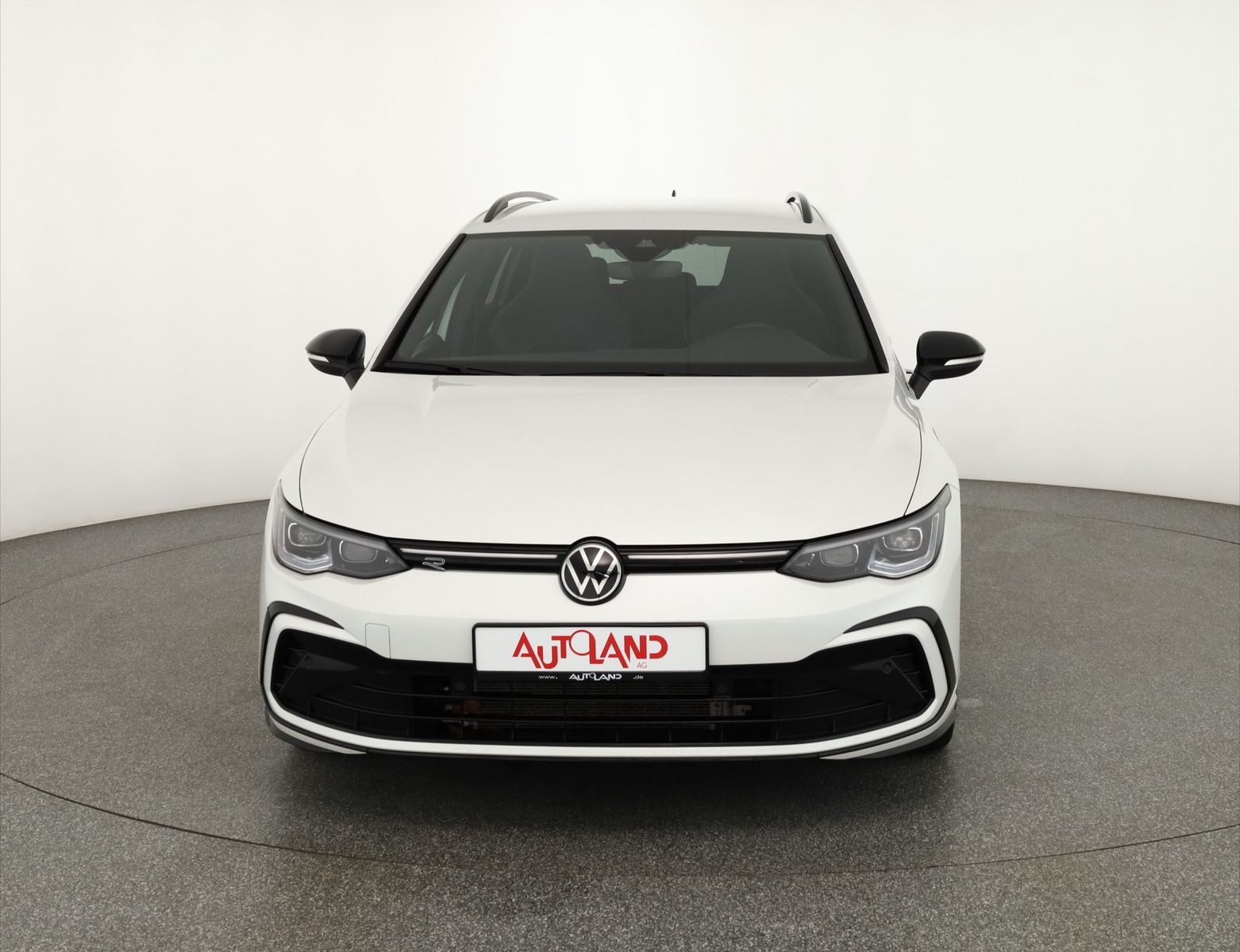 Volkswagen Golf VIII Variant 2.0 TSI DSG R-Line - Samsaru's Car Outlet