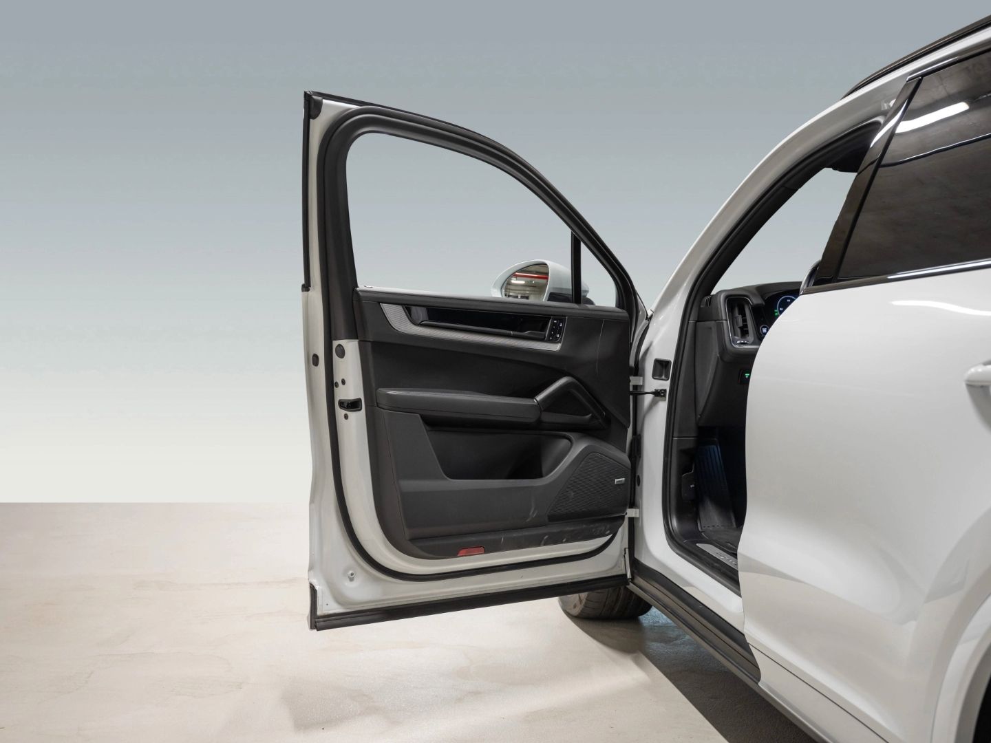 Porsche Cayenne E-Hybrid Beifahrerdisplay Massagesitze