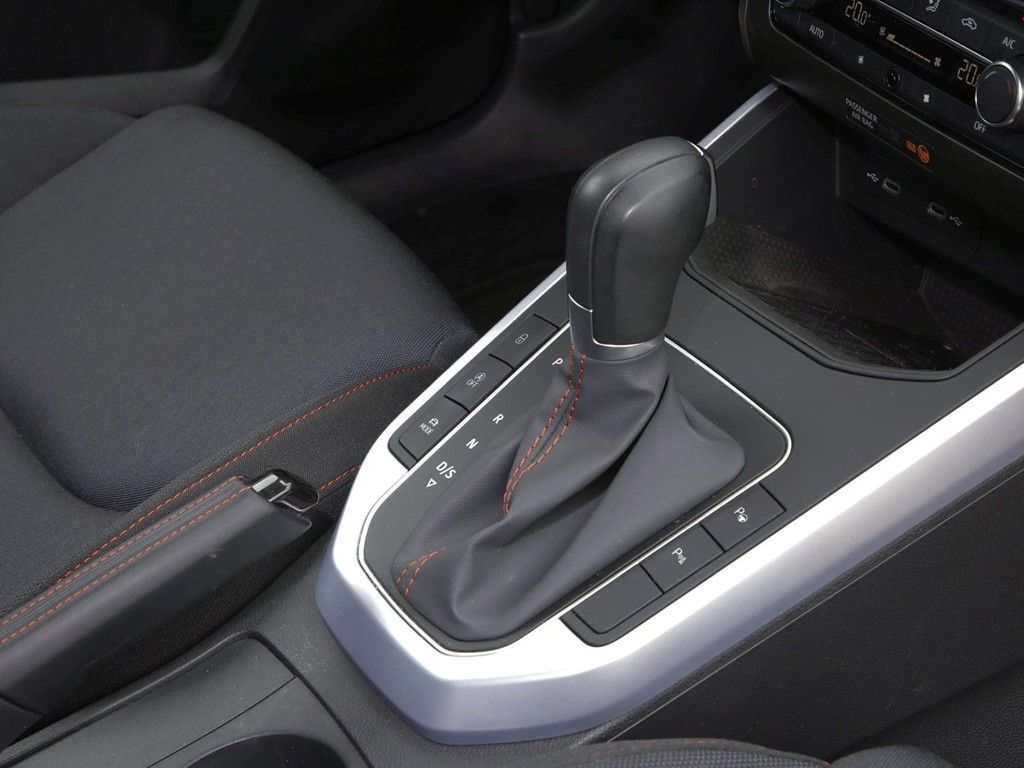 Seat Arona 1.0 TSI DSG FR 17" AHK ACC Kamera LED SH