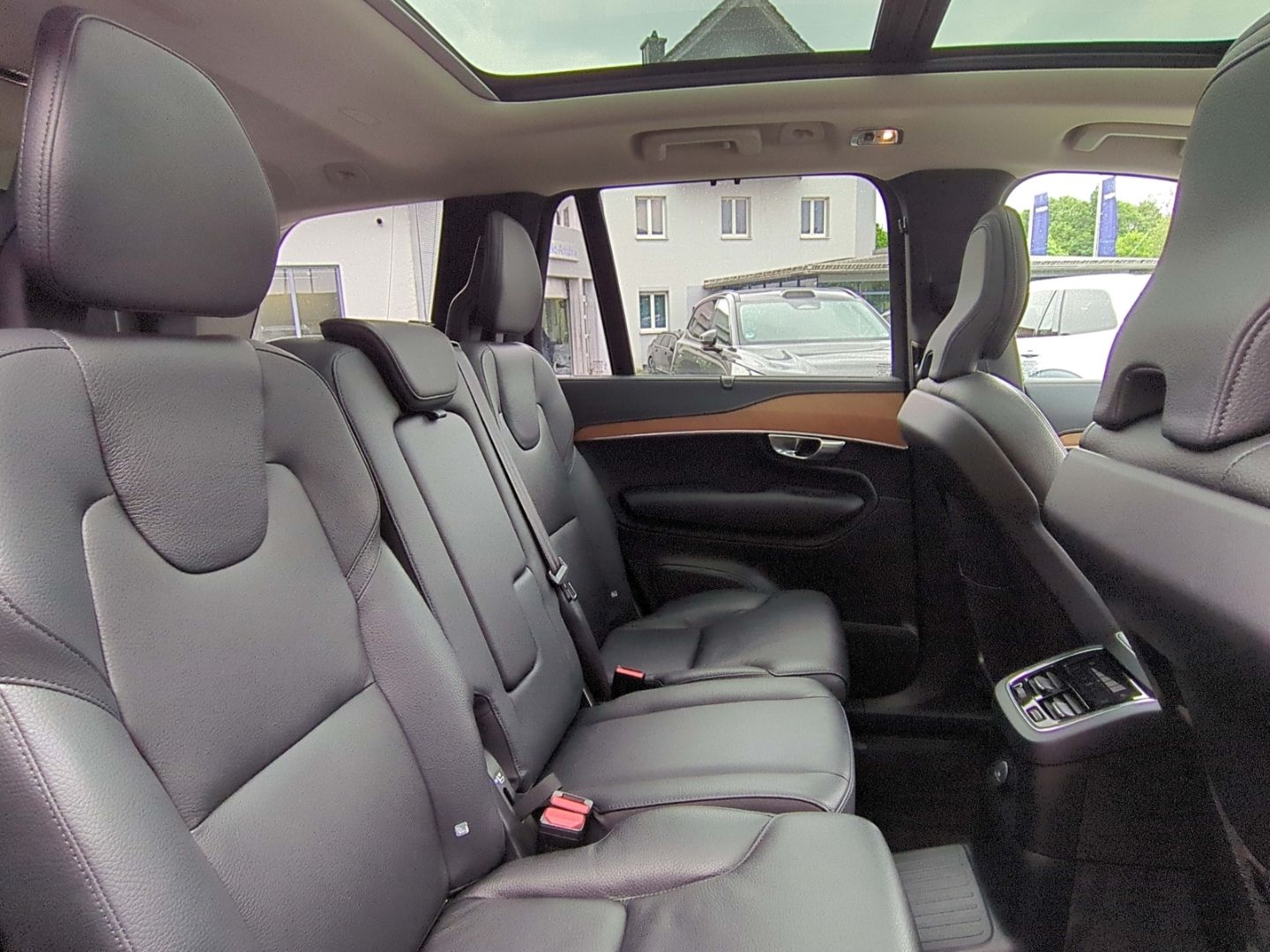 Volvo XC90 Plus Bright Recharge Plug-In Hybrid AWD T8