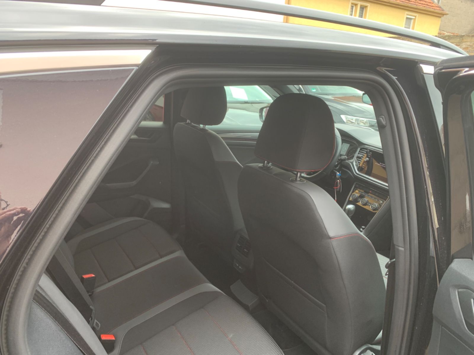 Volkswagen T-Roc Sport DSG - Samsaru's Car Outlet