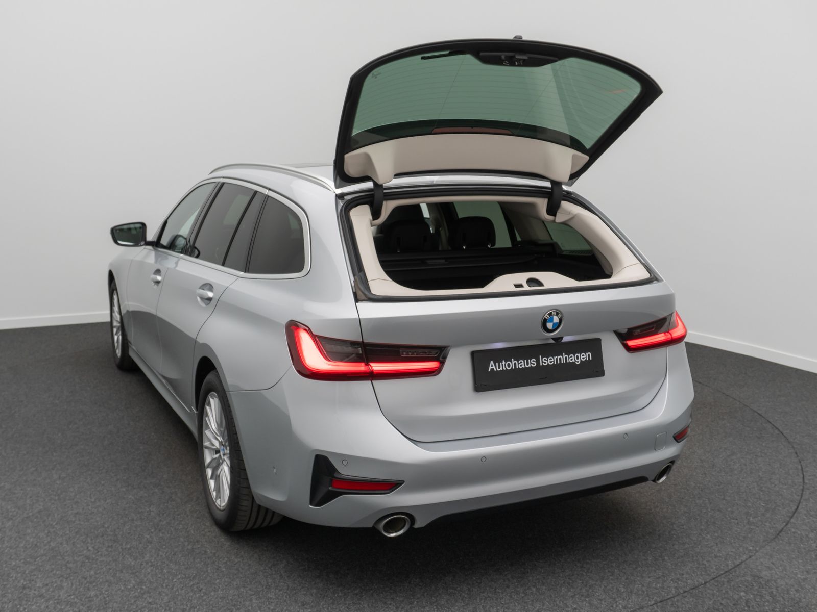 BMW 320d SportLine - Samsaru's Car Outlet