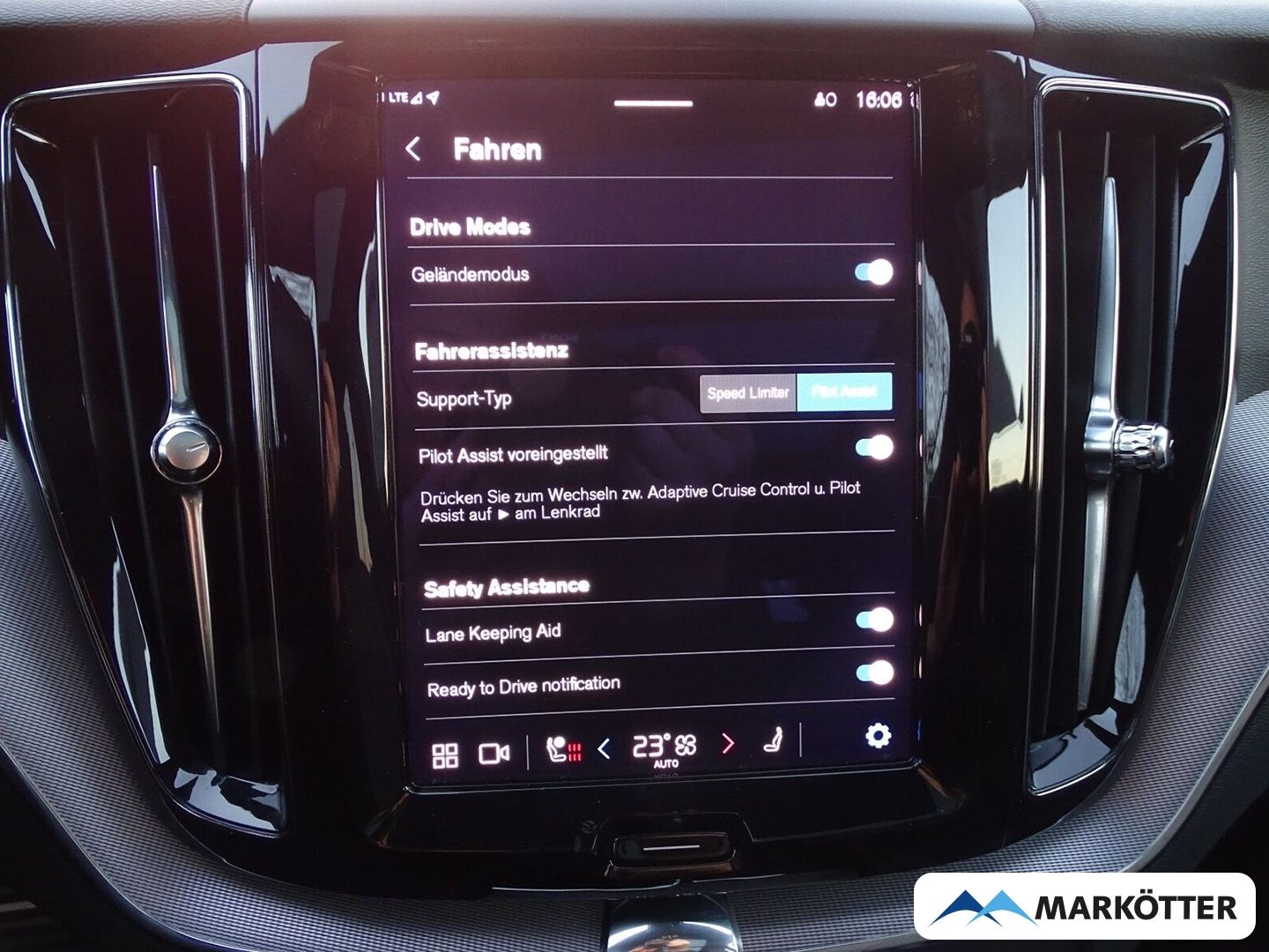 Volvo XC60 R Design AWD ACC/AHK/RFK/STHZ/LEDER