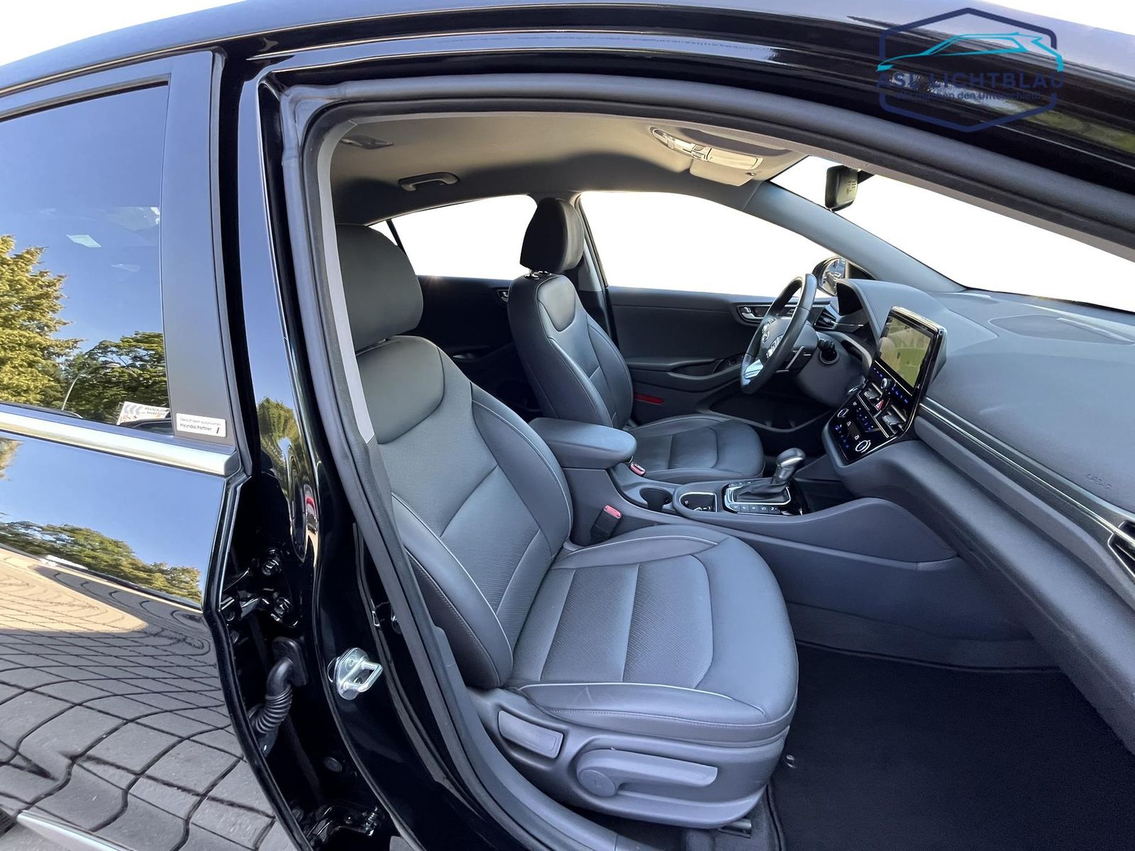 Hyundai IONIQ Facelift Plug-In Hybrid Premium - Samsaru's Car Outlet