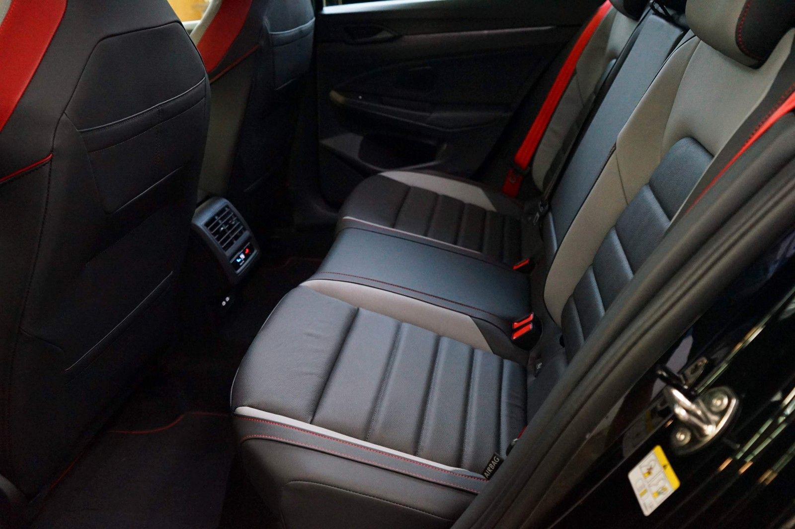 Volkswagen Golf VIII 8 Lim. 2.0 TSI 239 kW GTI Edition 50